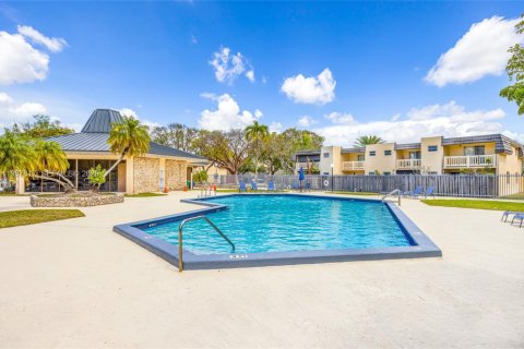 Купить таунхаус в Майами, Флорида 2 спальни, 125.05м2, № 2050407 - фото 18