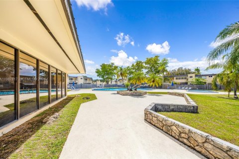 Купить таунхаус в Майами, Флорида 2 спальни, 125.05м2, № 2050407 - фото 16