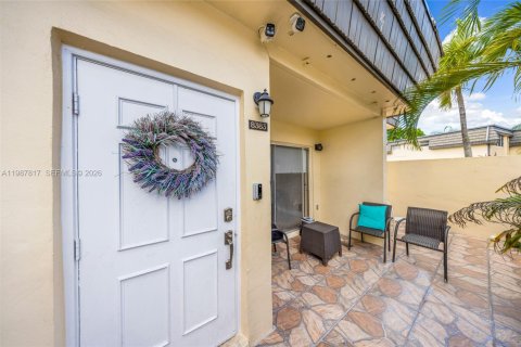 Купить таунхаус в Майами, Флорида 2 спальни, 125.05м2, № 2050407 - фото 12