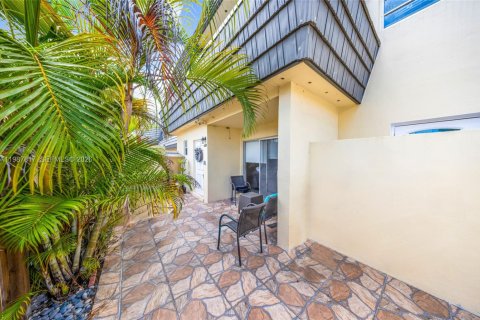 Таунхаус в Майами, Флорида 2 спальни, 125.05м2 № 2050407