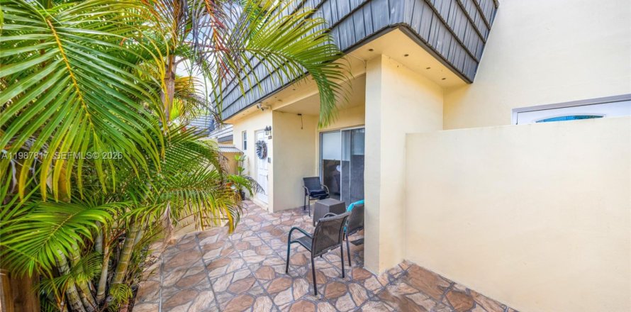 Таунхаус в Майами, Флорида 2 спальни, 125.05м2 № 2050407