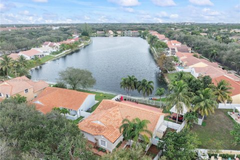 House in Miramar, Florida 4 bedrooms, 166.67 sq.m. № 1483391 - photo 7