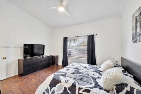 House in Miramar, Florida 4 bedrooms, 166.67 sq.m. № 1483391 - photo 30