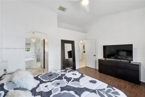 House in Miramar, Florida 4 bedrooms, 166.67 sq.m. № 1483391 - photo 29