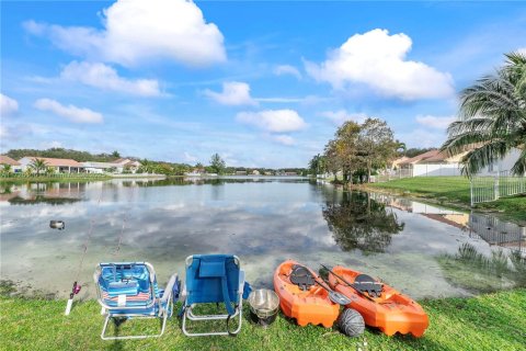 House in Miramar, Florida 4 bedrooms, 166.67 sq.m. № 1483391 - photo 4