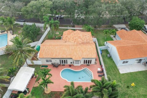 House in Miramar, Florida 4 bedrooms, 166.67 sq.m. № 1483391 - photo 21
