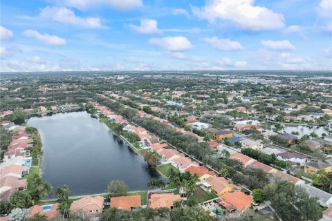 House in Miramar, Florida 4 bedrooms, 166.67 sq.m. № 1483391 - photo 10