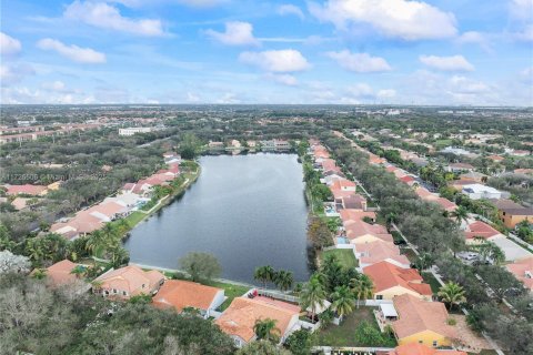 House in Miramar, Florida 4 bedrooms, 166.67 sq.m. № 1483391 - photo 8