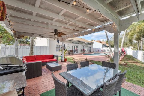 House in Miramar, Florida 4 bedrooms, 166.67 sq.m. № 1483391 - photo 23