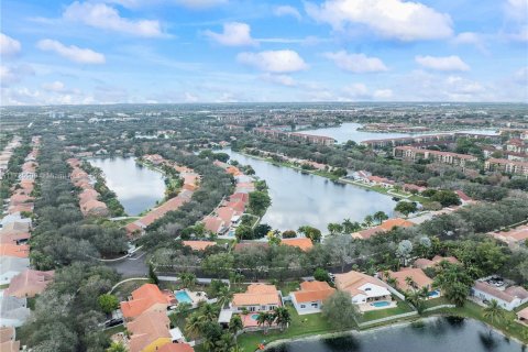 House in Miramar, Florida 4 bedrooms, 166.67 sq.m. № 1483391 - photo 12