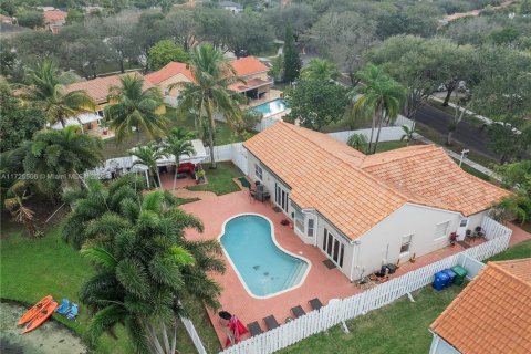 House in Miramar, Florida 4 bedrooms, 166.67 sq.m. № 1483391 - photo 15