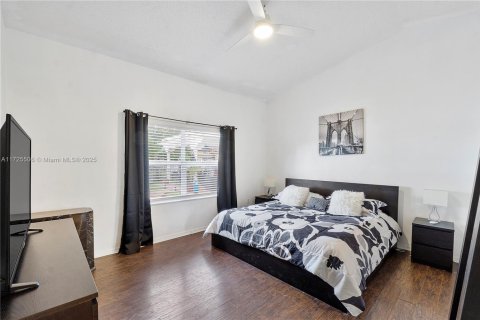 House in Miramar, Florida 4 bedrooms, 166.67 sq.m. № 1483391 - photo 28