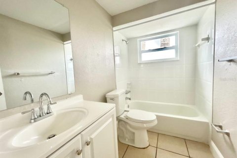 House in Holiday, Florida 3 bedrooms, 79.9 sq.m. № 2221026 - photo 15