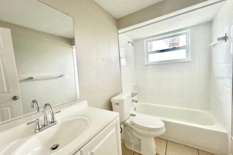 House in Holiday, Florida 3 bedrooms, 79.9 sq.m. № 2221026 - photo 14