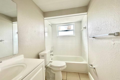 House in Holiday, Florida 3 bedrooms, 79.9 sq.m. № 2221026 - photo 16