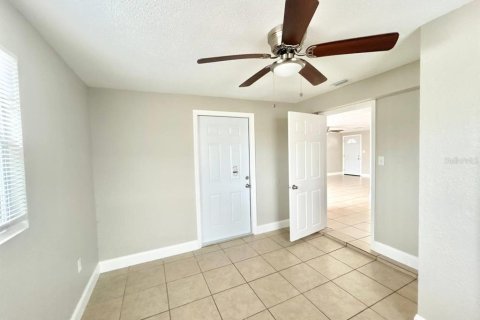 House in Holiday, Florida 3 bedrooms, 79.9 sq.m. № 2221026 - photo 11