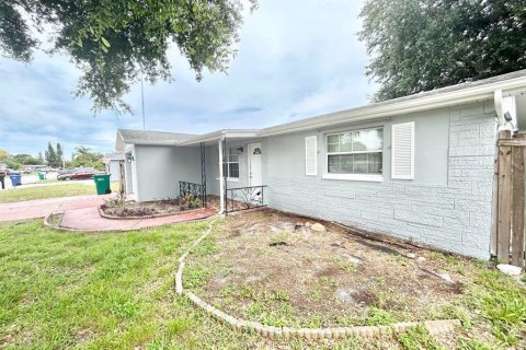 House in Holiday, Florida 3 bedrooms, 79.9 sq.m. № 2221026 - photo 4