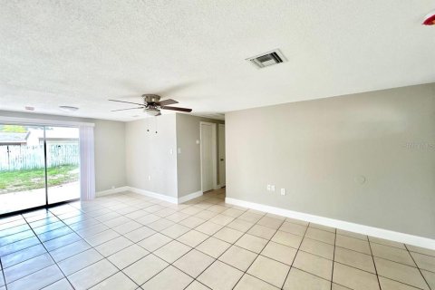 House in Holiday, Florida 3 bedrooms, 79.9 sq.m. № 2221026 - photo 5