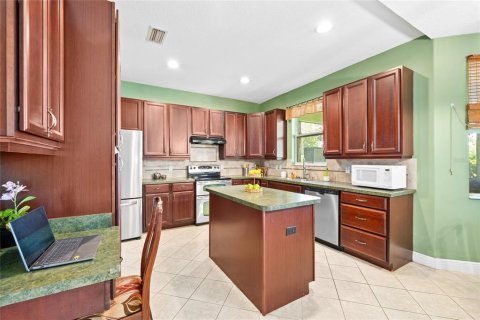 House in Orlando, Florida 4 bedrooms, 274.9 sq.m. № 2236088 - photo 12