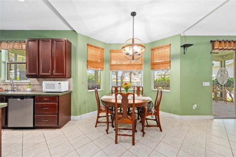 House in Orlando, Florida 4 bedrooms, 274.9 sq.m. № 2236088 - photo 13