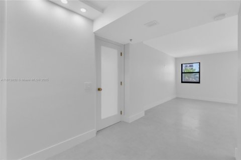 Condominio en venta en Hollywood, Florida, 2 dormitorios, 110.55 m2 № 1794381 - foto 17