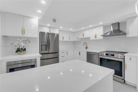 Condominio en venta en Hollywood, Florida, 2 dormitorios, 110.55 m2 № 1794381 - foto 2