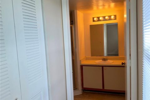 Condo in Fort Myers, Florida, 2 bedrooms  № 2224887 - photo 13