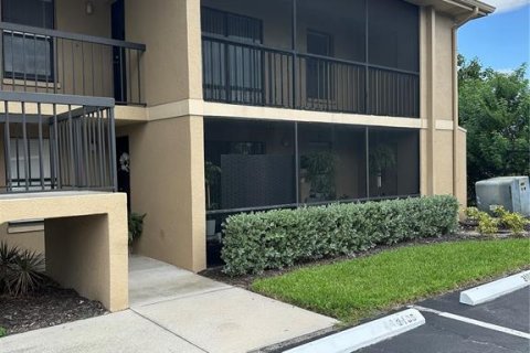 Condo in Fort Myers, Florida, 2 bedrooms  № 2224887 - photo 2