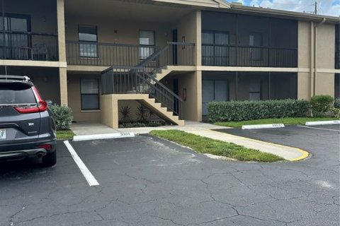 Condo in Fort Myers, Florida, 2 bedrooms  № 2224887 - photo 29