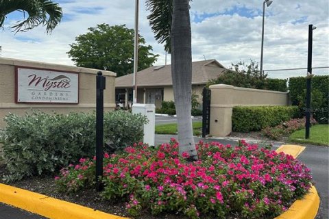 Condo in Fort Myers, Florida, 2 bedrooms  № 2224887 - photo 4