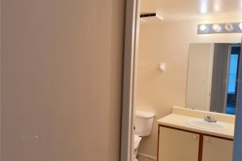 Condo in Fort Myers, Florida, 2 bedrooms  № 2224887 - photo 17