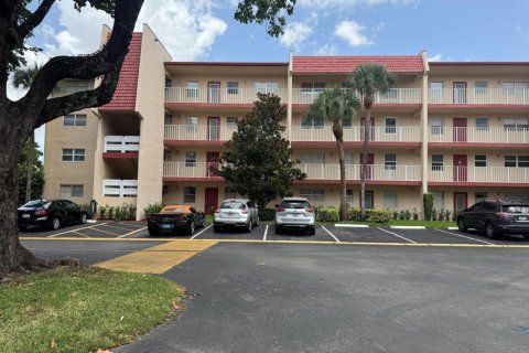 Condo in Margate, Florida, 2 bedrooms № 2250146 - photo 2