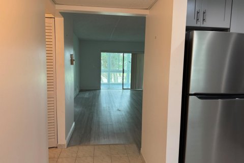 Condo in Margate, Florida, 2 bedrooms № 2250146 - photo 21