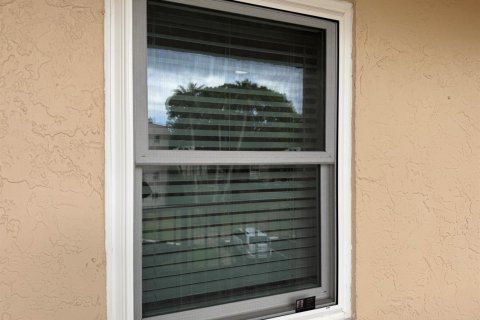 Condo in Margate, Florida, 2 bedrooms № 2250146 - photo 5
