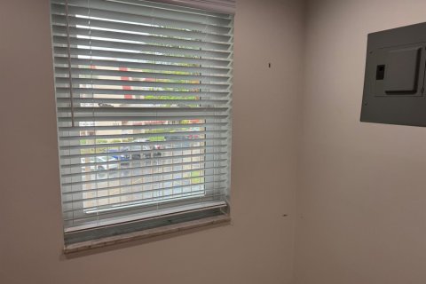 Condo in Margate, Florida, 2 bedrooms № 2250146 - photo 18