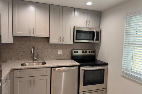Condo in Margate, Florida, 2 bedrooms № 2250146 - photo 20