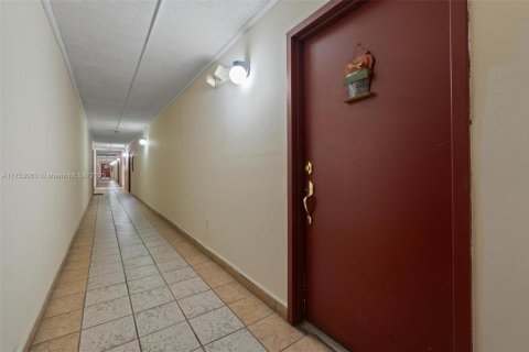 Купить кондоминиум в Майами, Флорида 2 спальни, 73.3м2, № 2029457 - фото 3