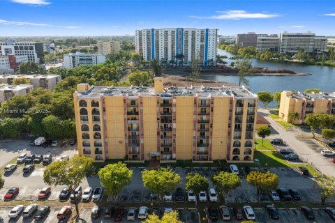 Купить кондоминиум в Майами, Флорида 2 спальни, 73.3м2, № 2029457 - фото 20