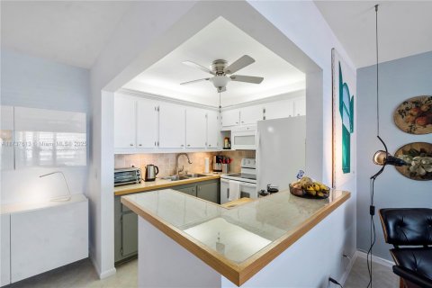 Condominio en venta en Deerfield Beach, Florida, 1 dormitorio, 65.03 m2 № 1947729 - foto 4