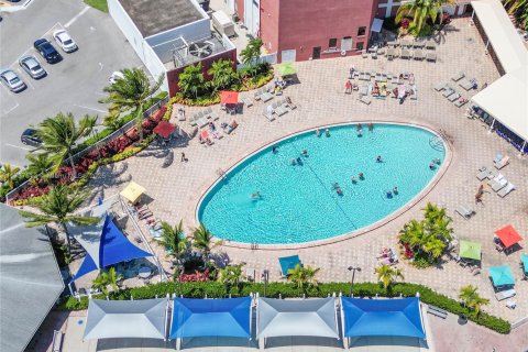Condominio en venta en Deerfield Beach, Florida, 1 dormitorio, 65.03 m2 № 1947729 - foto 30