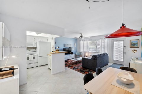 Condominio en venta en Deerfield Beach, Florida, 1 dormitorio, 65.03 m2 № 1947729 - foto 6