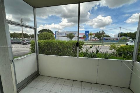 Copropriété à vendre à Miami, Floride: 1 chambre, 82.03 m2 № 2012567 - photo 5