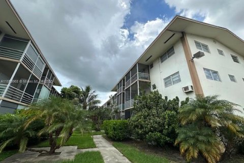 Copropriété à vendre à Miami, Floride: 1 chambre, 82.03 m2 № 2012567 - photo 13