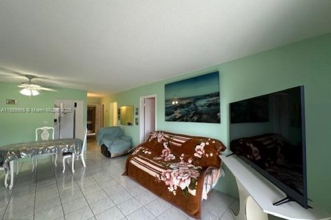Copropriété à vendre à Miami, Floride: 1 chambre, 82.03 m2 № 2012567 - photo 4