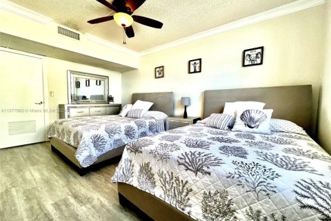 Copropriété à vendre à Hollywood, Floride: 2 chambres, 108.97 m2 № 2037635 - photo 15