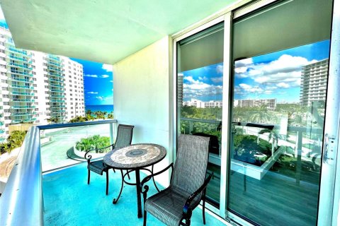 Copropriété à vendre à Hollywood, Floride: 2 chambres, 108.97 m2 № 2037635 - photo 11