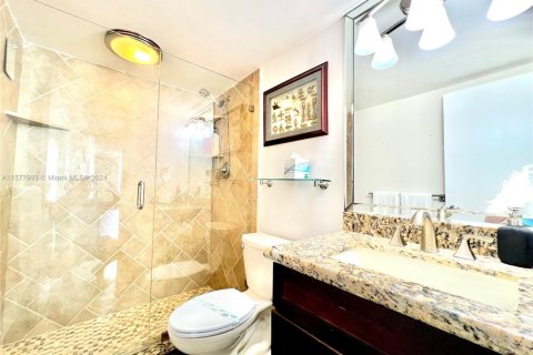 Copropriété à vendre à Hollywood, Floride: 2 chambres, 108.97 m2 № 2037635 - photo 17