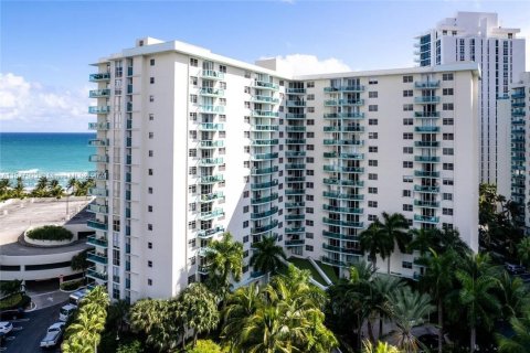 Copropriété à vendre à Hollywood, Floride: 2 chambres, 108.97 m2 № 2037635 - photo 22