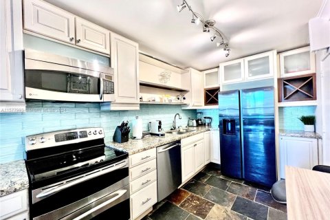 Copropriété à vendre à Hollywood, Floride: 2 chambres, 108.97 m2 № 2037635 - photo 6