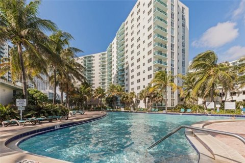 Copropriété à vendre à Hollywood, Floride: 2 chambres, 108.97 m2 № 2037635 - photo 19